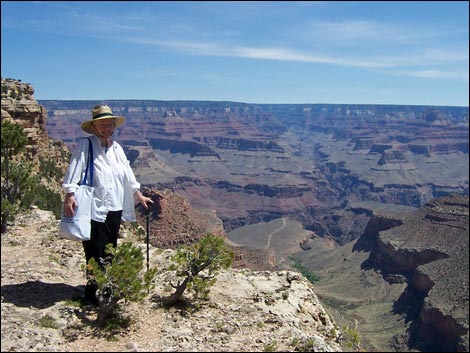 Rim Trail above Bright Angel Canyon